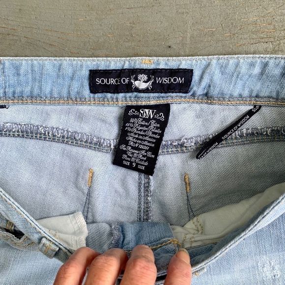 *SALE* EUC Source of Wisdom Distressed Sz 9 Jean - Picture 4 of 11